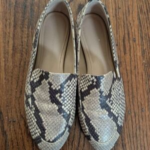 Banana Republic Beige and Black Snakeskin Loafers